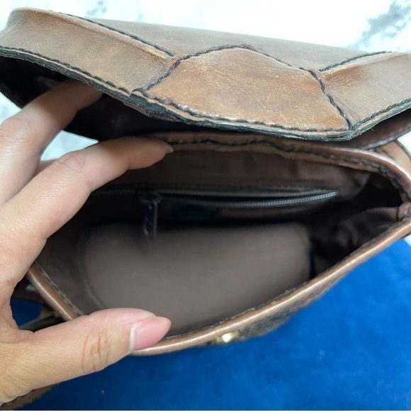 VINTAGE 80s Handmade Leather and Rattan Woven Crossbody Bag - Picture 6 of 14